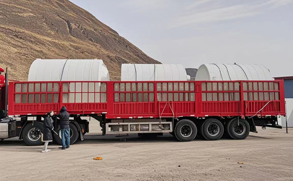 环县塑料桶装车完毕准备运输中