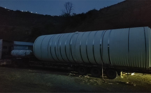 环县圆桶运输途中