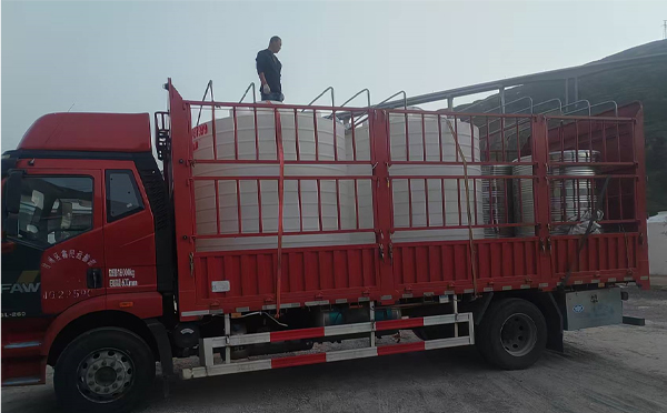 环县立式运输桶安排发货现场